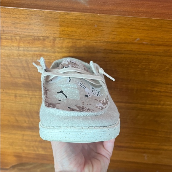 EUC Hey Dude Beige Animal Print Shoes - Picture 4 of 16
